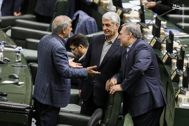 عکس / حضور وزیر ارشاد در صحن علنی مجلس 6