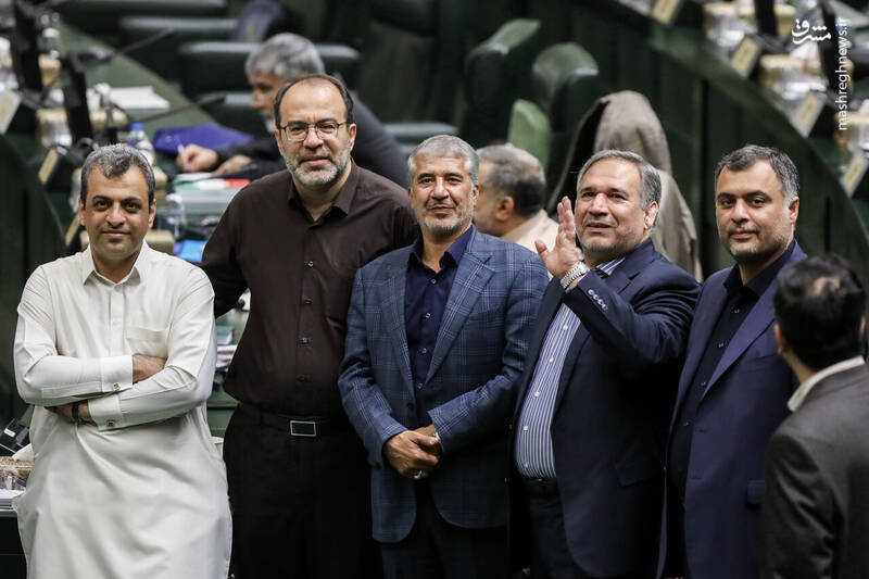 عکس / حضور وزیر ارشاد در صحن علنی مجلس 5