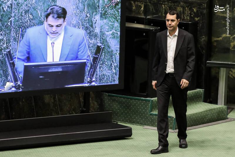 عکس / حضور وزیر ارشاد در صحن علنی مجلس 2