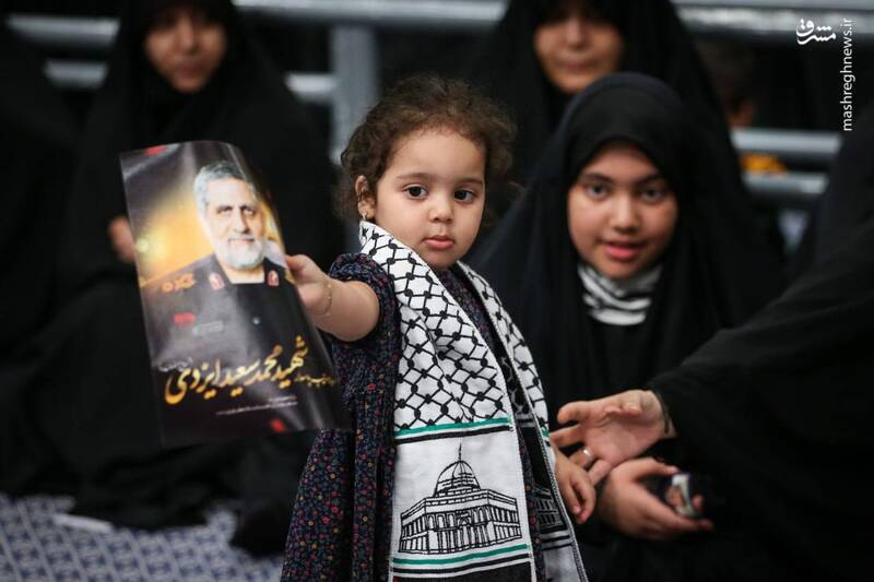 عکس/ حضور خانواده شهید حاج رمضان در حسینیه امام خمینی(ره)