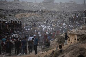 هجوم گسترده مردم غزه برای دریافت کمک‌های انسانی