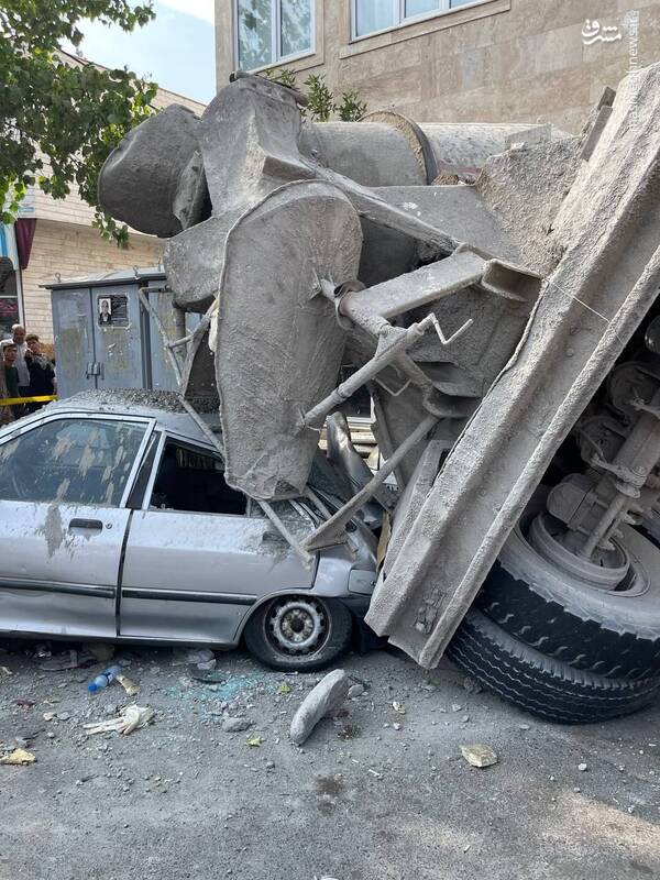عکس/ تصادف میکسر بتن با چهار خودرو در تبریز