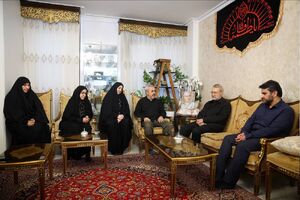 دیدار علی لاریجانی با خانواده سپهبد شهید باقری + عکس