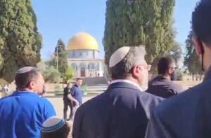 فیلم/ یورش وزیر صهیونیست و تعدادی از شهرک‌نشین‌ها به مسجدالاقصی