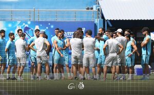 استقلال الان هم بازیکن بگیرد به درد نمی‌خورد