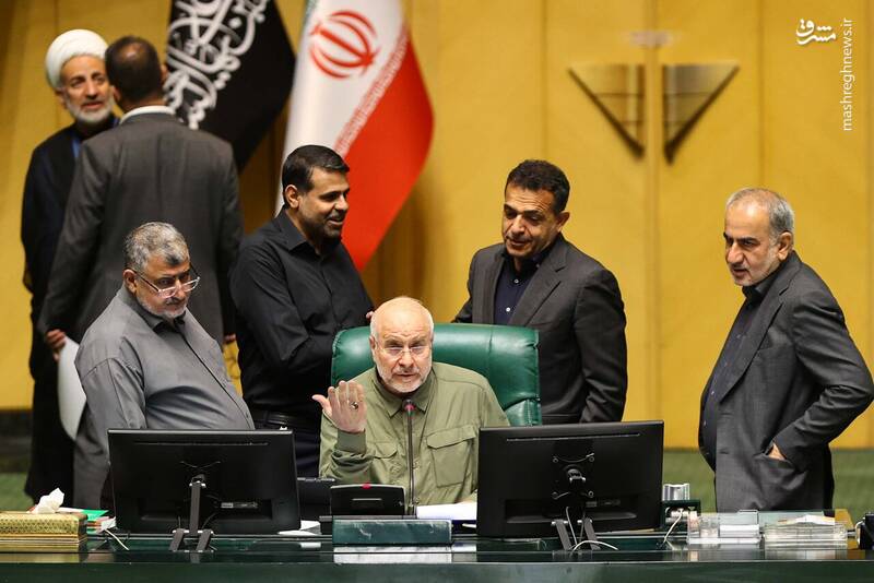 عکس / صحن علنی یکشنبه 12 مرداد مجلس 32