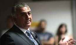 رضا پهلوی باید به جرم خیانت به وطن و همکاری با اسرائیل مجازات شود