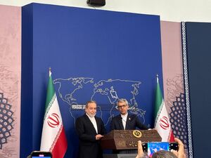 عکس / حضور عراقچی در نشست خبری سخنگوی وزارت خارجه