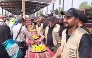 فیلم/ پذیرایی مواکب عراقی از زوار در مرز منذریه