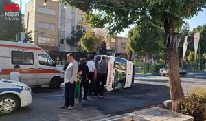 عکس/ واژگونی آمبولانس در اصفهان