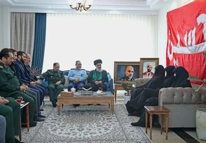 دیدار وزیر دفاع با خانواده شهیدان رشید و محرابی دیدار وزیر دفاع با خانواده شهیدان رشید و محرابی