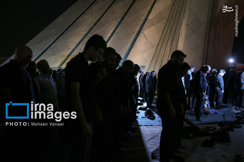 عکس/ اجتماع اربعینیها در میدان آزادی