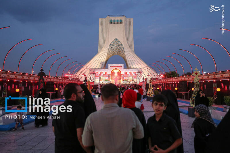 عکس/ اجتماع اربعینیها در میدان آزادی