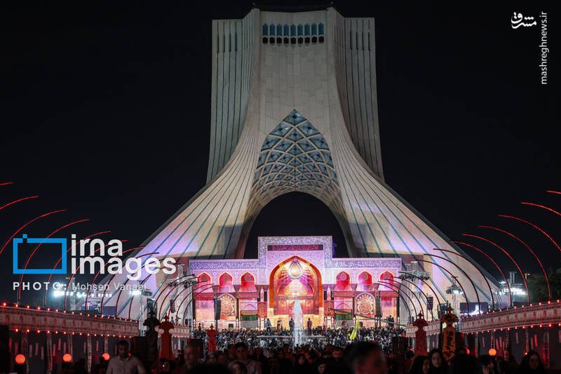 عکس/ اجتماع اربعینیها در میدان آزادی