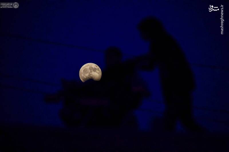 عکس/ ماه کامل بر فراز طریق الحسین(ع)