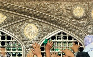 استاد فرشچیان در حال طراحی ضریح مطهر امام رضا(ع)