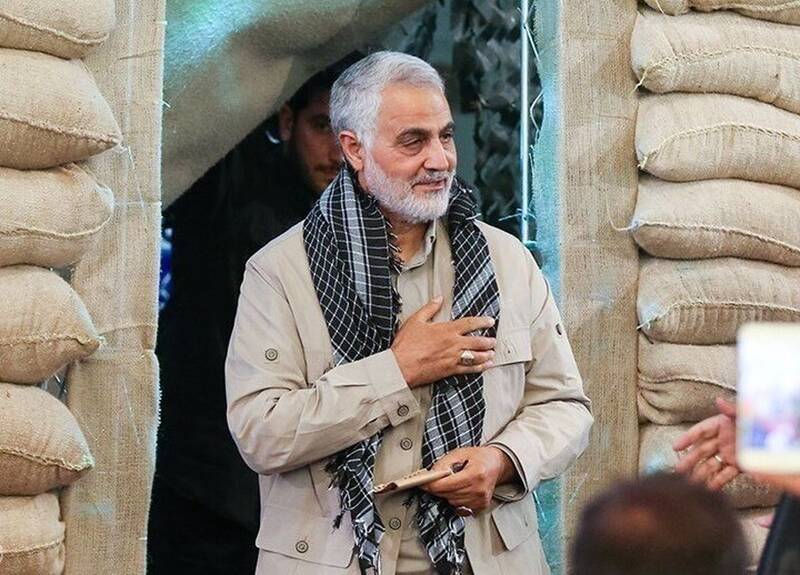  مردی شبیه به حاج قاسم در پیاده روی اربعین