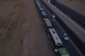 فیلم/ صف بلند اتوبوس ها برای رفاه زائران در مهران