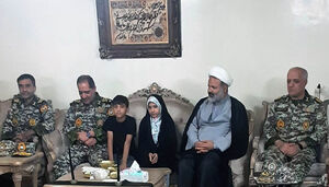 دیدار امیر صباحی‌فرد با خانواده یکی از شهدای ارتش در جنگ ۱۲ روزه