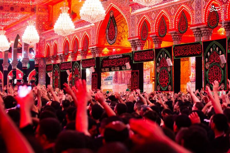 عکس/ مراسم بزرگ سینهزنی بحرینیها در حرم امام حسین(ع)