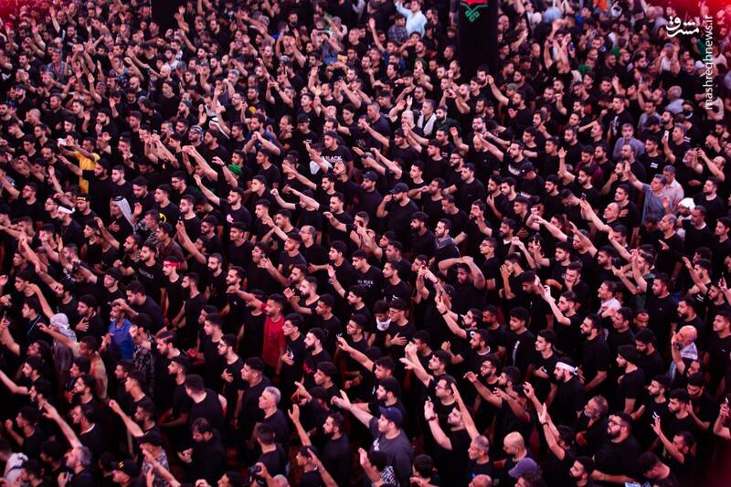 عکس/ مراسم بزرگ سینهزنی بحرینیها در حرم امام حسین(ع)