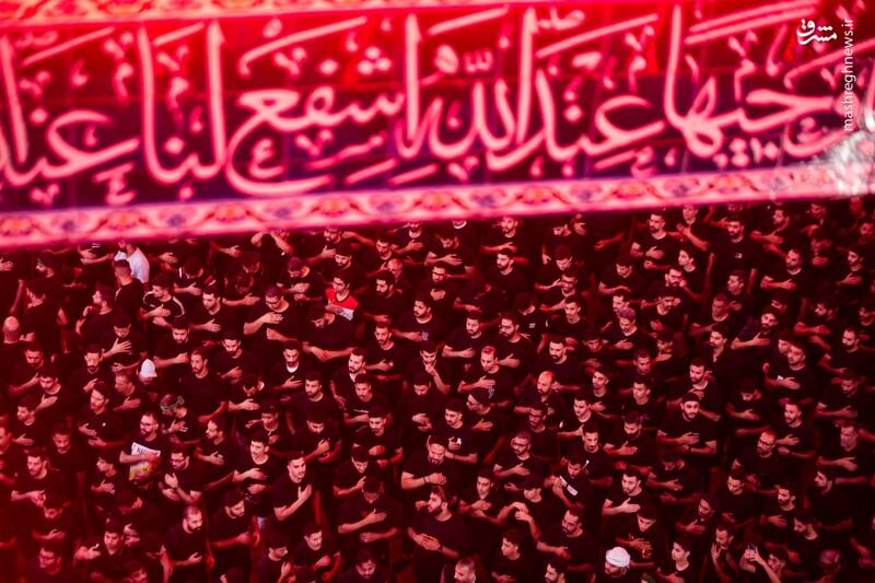 عکس/ مراسم بزرگ سینهزنی بحرینیها در حرم امام حسین(ع)