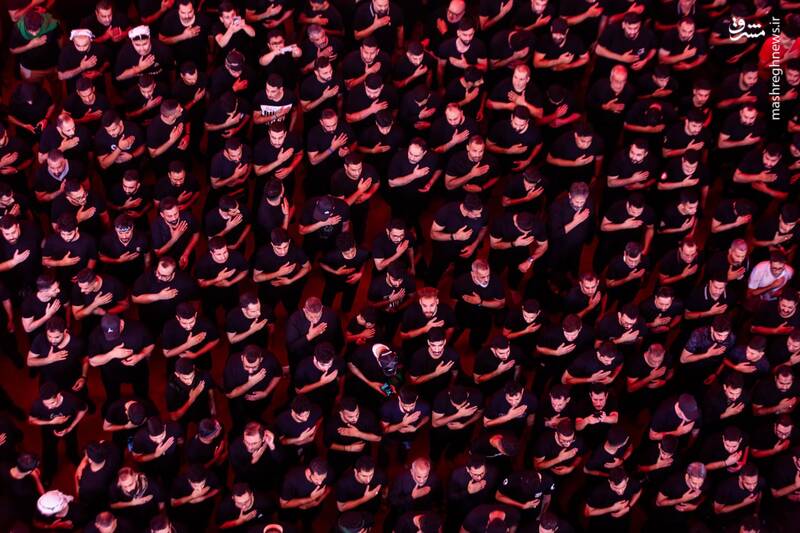 عکس/ مراسم بزرگ سینهزنی بحرینیها در حرم امام حسین(ع)