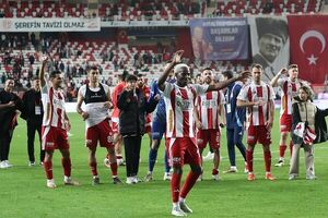 استقلال با یک بازیکن خارجی دیگر به توافق رسید/ احتمال زودتر آمدن آسانی