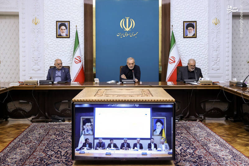بهره‌برداری و آغاز عملیات اجرایی ۴۲۵ مگاوات نیروگاه خورشیدی کشور