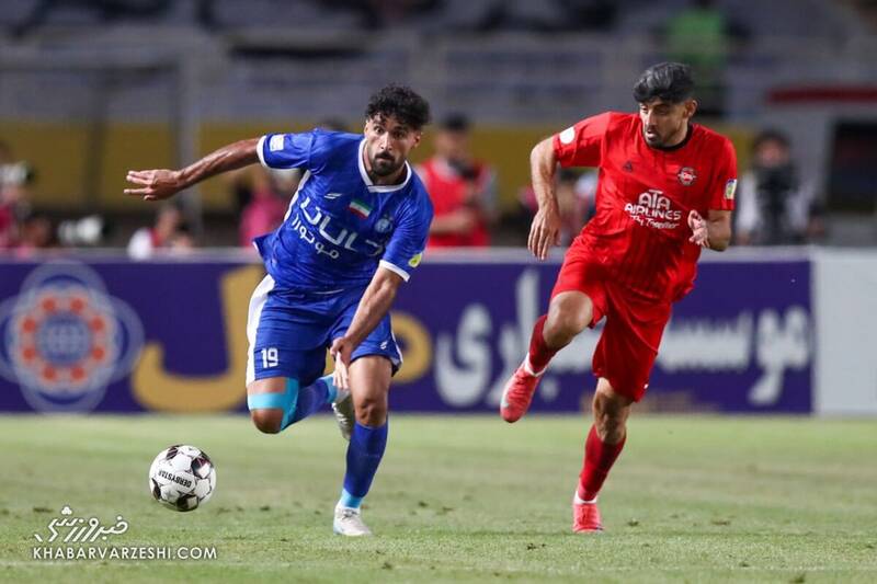 چرا مدافع ۵۰ میلیاردی استقلال ۳ متر عقب میماند؟/ تیم ساپینتو امیدوارمان کرد