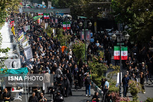 سوی تو آمدند پی پابوس، مردم ز شرق و غرب چو اقیانوس