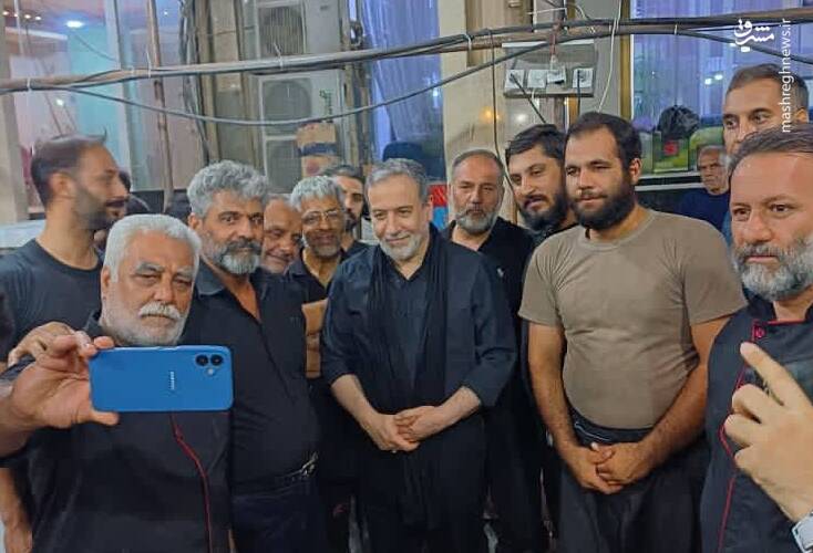 عکس/ حضور عراقچی در یکی از موکبهای ایرانی در نجف