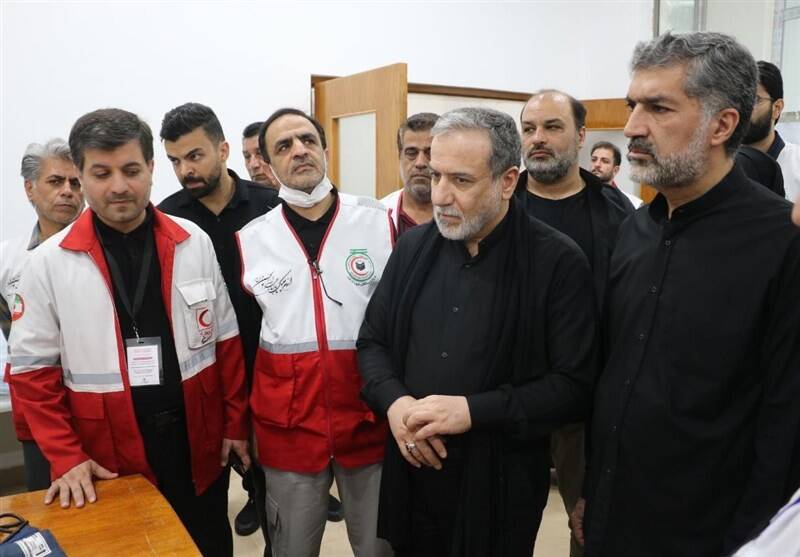 بازدید عراقچی از درمانگاه هلالاحمر ایران در نجف