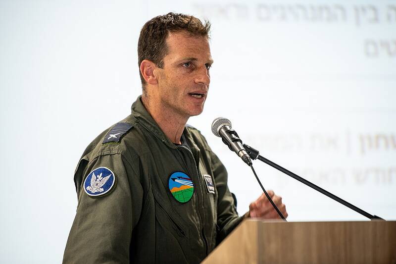 جمع آوری یک گزارش اطلاعاتی از سه مقام نظامی صهیونیست در یک تابستان داغ/ قدم به قدم با تروریستهایی که دستشان به خون مردم ایران آلوده است/ فرمانده جنایتکار نیروی هوایی ارتش رژیم صهیونی را بشناسید! + عکس