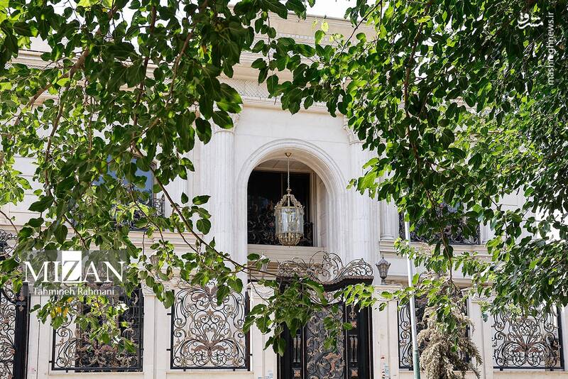 عکس/ توقیف املاک متهمان پرونده کینگ مانی توسط دادستانی تهران عکس/ توقیف املاک متهمان پرونده کینگ مانی توسط دادستانی تهران