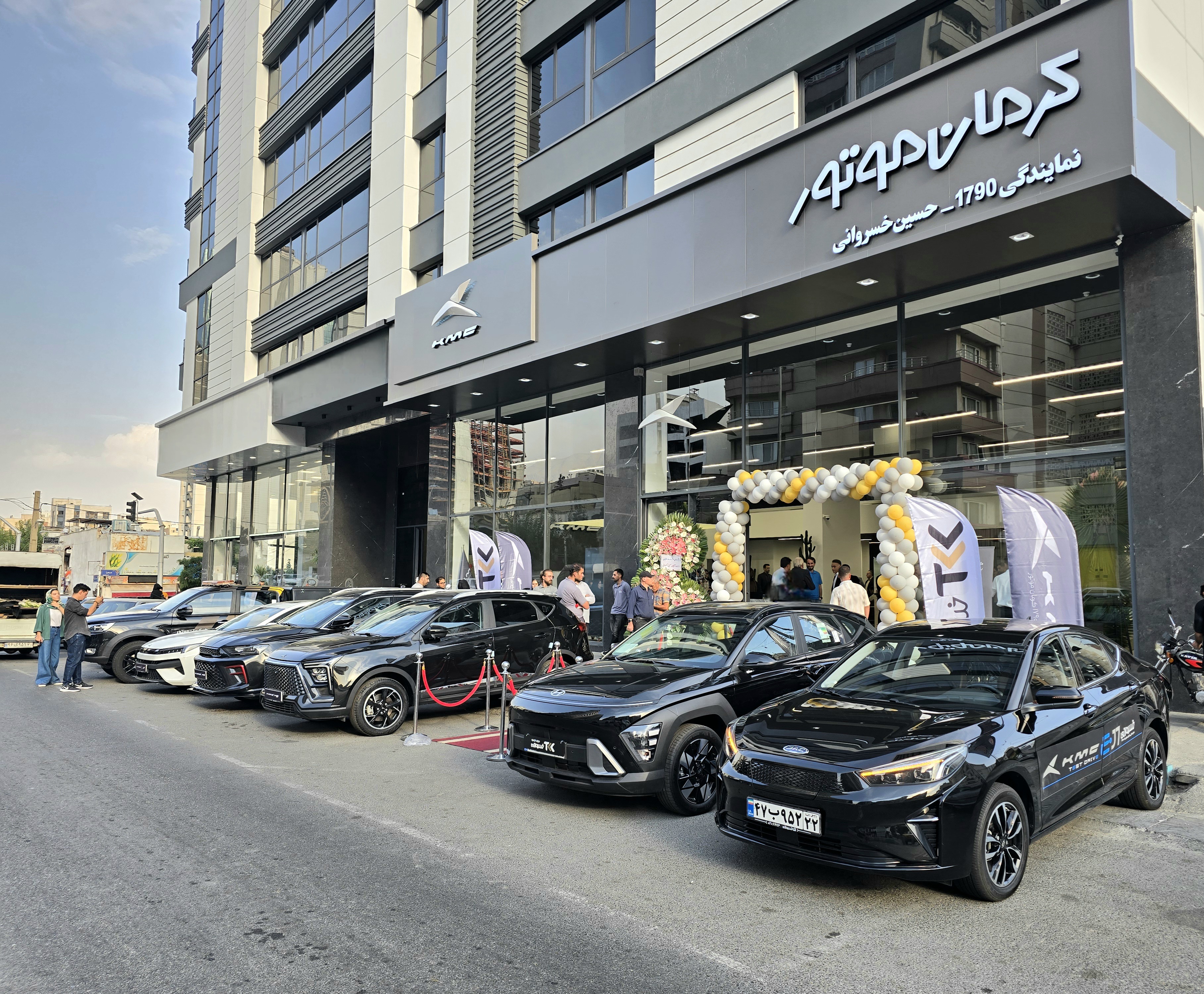 افتتاحیه نمایندگی ۱۷۹۰ کرمان موتور در سعادت آباد / برنامه تولید ١٠٠ هزار دستگاه در سال ١۴٠۴
