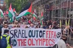 فیلم/ پرچم ایران در دست حامیان فلسطین در منچستر