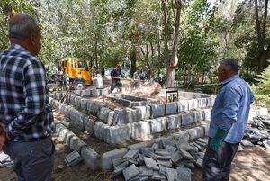 عکس/ آماده‌سازی آرامگاه استاد فرشچیان در اصفهان