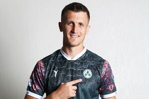 مهاجم دورگه به ذوب آهن پیوست