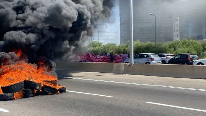 آغاز اعتراضات سراسری در سرزمینهای اشغالی/ ایجاد اخلال در اتوبونها و درگیری پلیس با معترضان +عکس و فیلم