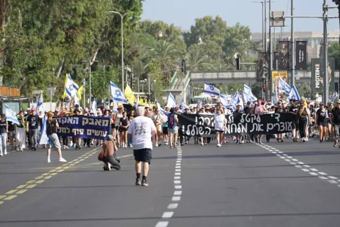 موج بیسابقه اعتراضات و شورش داخلی در سرزمینهای اشغالی/ نبرد قدرت در تلآویو؛ اپوزیسیون برای سرنگونی کابینه نتانیاهو متحد شد