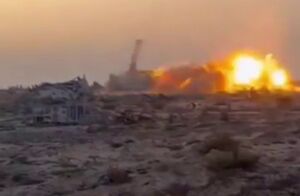 لحظه انفجار خانه‌های فلسطینی توسط اراذل صهیونی در غزه