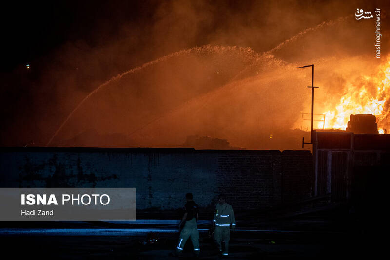 عکس/ آتشسوزی انبار مواد نفتی و روغنی در خیابان شهید رجایی تهران