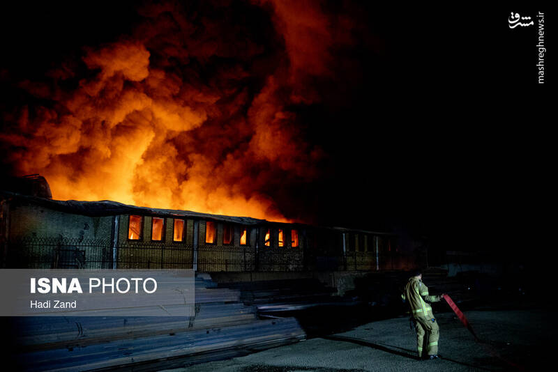 عکس/ آتشسوزی انبار مواد نفتی و روغنی در خیابان شهید رجایی تهران