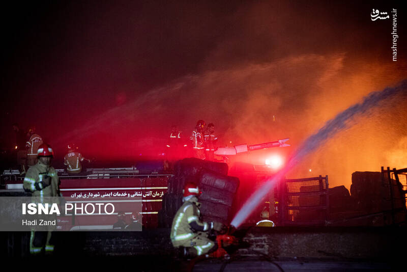 عکس/ آتشسوزی انبار مواد نفتی و روغنی در خیابان شهید رجایی تهران