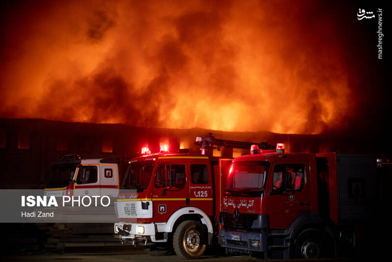 عکس/ آتشسوزی انبار مواد نفتی و روغنی در خیابان شهید رجایی تهران