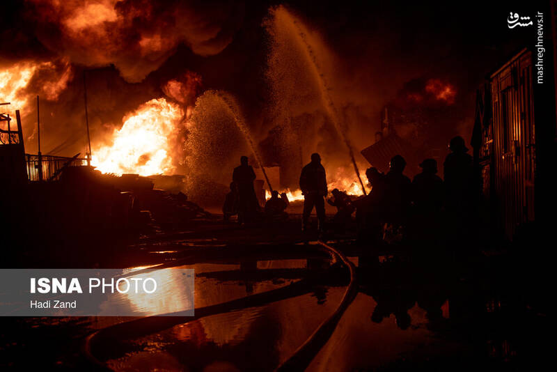 عکس/ آتشسوزی انبار مواد نفتی و روغنی در خیابان شهید رجایی تهران