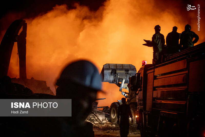 عکس/ آتشسوزی انبار مواد نفتی و روغنی در خیابان شهید رجایی تهران