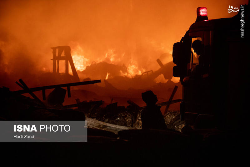 عکس/ آتشسوزی انبار مواد نفتی و روغنی در خیابان شهید رجایی تهران