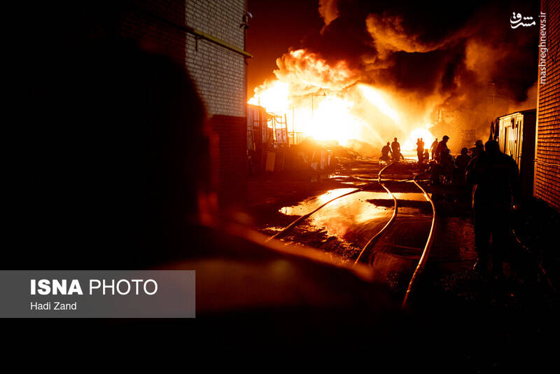 عکس/ آتشسوزی انبار مواد نفتی و روغنی در خیابان شهید رجایی تهران